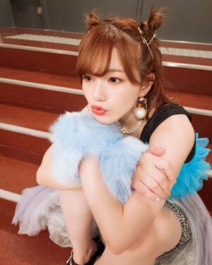 Machico Instagram - C
#京プレ 『fantastic dreamer』コラボ衣装👗
このすばの青をまとったかわちぃ青さん🪼
フリフリやもふもふのぜいたくセット💙
#Machico #京PremiumLive2023 #衣装 #衣装記録
