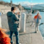 Madalena Brandão Instagram - Em Praga houve muito trabalho, muito frio, sempre com muita parvoíce à mistura. Vem aí um projecto bonito, com pessoas que eu até gosto um bocadinho. Muito, vá! 🎥🎬✨