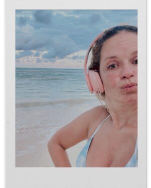 Madalena Brandão Instagram - Isto aconteceu, durante 8 dias ☀️ Li, mergulhei, escrevi, mergulhei, corri, mergulhei, passeei, mergulhei, vi filmes, dormi dormi… Levei a minha super máquina fotográfica, mas nem saiu do quarto, também precisava de descansar. 
Aqui ficam os poucos registos de Punta Cana, me myself and I. Foi 👌