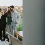 Madalena Brandão Instagram – Tudo tão certo! 
Estes encontros mágicos só acontecem quando há muito amor envolvido! Só assim é que tudo faz sentido e sabemos que estamos no sítio certo à hora certa ✨ 
Que filme tão bonito, que história tão forte, que equipa furacão , que actores tão talentosos, que mulher cheia de power a comandar este barco, que privilégio ter feito parte disto tudo✨✨✨✨🎬

Just the beginning, meus amores 🪩💃 💥
@leleveiga @marcusandre.official 
@chico.fonseca 
@ber.liner_production_house 
@jakobhampel_dp @fred_klaus @yohinna @flavias.makeup.artist @filmmaker.and.friend @this.is.schmutzler e todos todos ✨
@carrelosquad