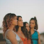 Madalena Brandão Instagram - Acabámos esta semana o filme Penélope. Antes de ser Penélope já teve outros nomes e outras formas, mas o que se manteve até ao fim foi a amizade, o universo feminino e o amor envolvido neste projecto desde o primeiro dia. Obrigada @rita.silvester por seres a primeira a embarcar nesta viagem, obrigada @mariana.norton por escreveres tão bem esta história que tanto queria contar, obrigada @bennyapereira por seres sempre uma super fita cola preta e @margarida_vila_nova_ por comandares esta caravana de forma tão bonita. Obrigada à equipa de sonho que aqui se juntou, João ❤️ Rosa ❤️ Bica ❤️ Susana ❤️ Cuca ❤️ Lisboa ❤️ Nuxa ❤️ Rita ❤️ Graça ❤️ Filipa ❤️ André ❤️ Manuel ❤️ Pedro ❤️ Daniel ❤️ Bruno ❤️ Marcus ❤️ Duarte ❤️ João ❤️ Inês ❤️ Até já já ✨ @penelope.filme @fundacao_gda @municipio.lagoa @municipiodemonchique @vinhoquesefoda @spi.production @ber.liner_creatives 📸 @a.z.u.k.y (fotos perfeitas 🙏)