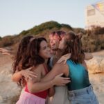 Madalena Brandão Instagram - Acabámos esta semana o filme Penélope. Antes de ser Penélope já teve outros nomes e outras formas, mas o que se manteve até ao fim foi a amizade, o universo feminino e o amor envolvido neste projecto desde o primeiro dia. Obrigada @rita.silvester por seres a primeira a embarcar nesta viagem, obrigada @mariana.norton por escreveres tão bem esta história que tanto queria contar, obrigada @bennyapereira por seres sempre uma super fita cola preta e @margarida_vila_nova_ por comandares esta caravana de forma tão bonita. Obrigada à equipa de sonho que aqui se juntou, João ❤️ Rosa ❤️ Bica ❤️ Susana ❤️ Cuca ❤️ Lisboa ❤️ Nuxa ❤️ Rita ❤️ Graça ❤️ Filipa ❤️ André ❤️ Manuel ❤️ Pedro ❤️ Daniel ❤️ Bruno ❤️ Marcus ❤️ Duarte ❤️ João ❤️ Inês ❤️ Até já já ✨ @penelope.filme @fundacao_gda @municipio.lagoa @municipiodemonchique @vinhoquesefoda @spi.production @ber.liner_creatives 📸 @a.z.u.k.y (fotos perfeitas 🙏)