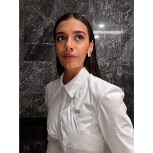 Madeleine Madden Instagram - Day 2 of @thewheeloftime Press Junket 🫧

Thank again to my gorgeous glam team!
@bradmullinshair 
@sarahtammer 

Styled by myself wearing @dionlee