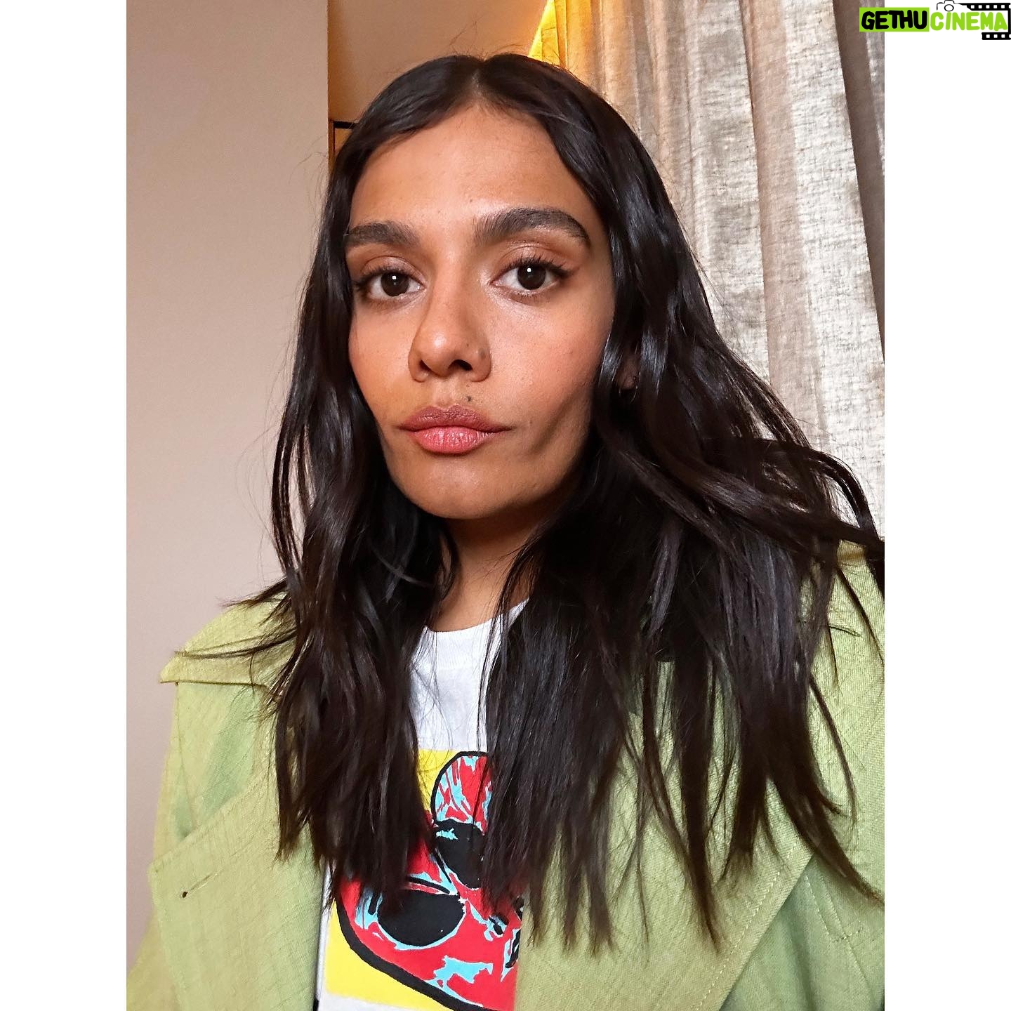 Madeleine Madden - 5.9K Likes - Feeling the power of the Green Aes Sedai for Day 1 of @thewheeloftime Season 2 Press Junket ✨
Thank you to my glorious glam team
@bradmullinshair
@sarahtammer
Styled by myself wearing @camillaandmarc