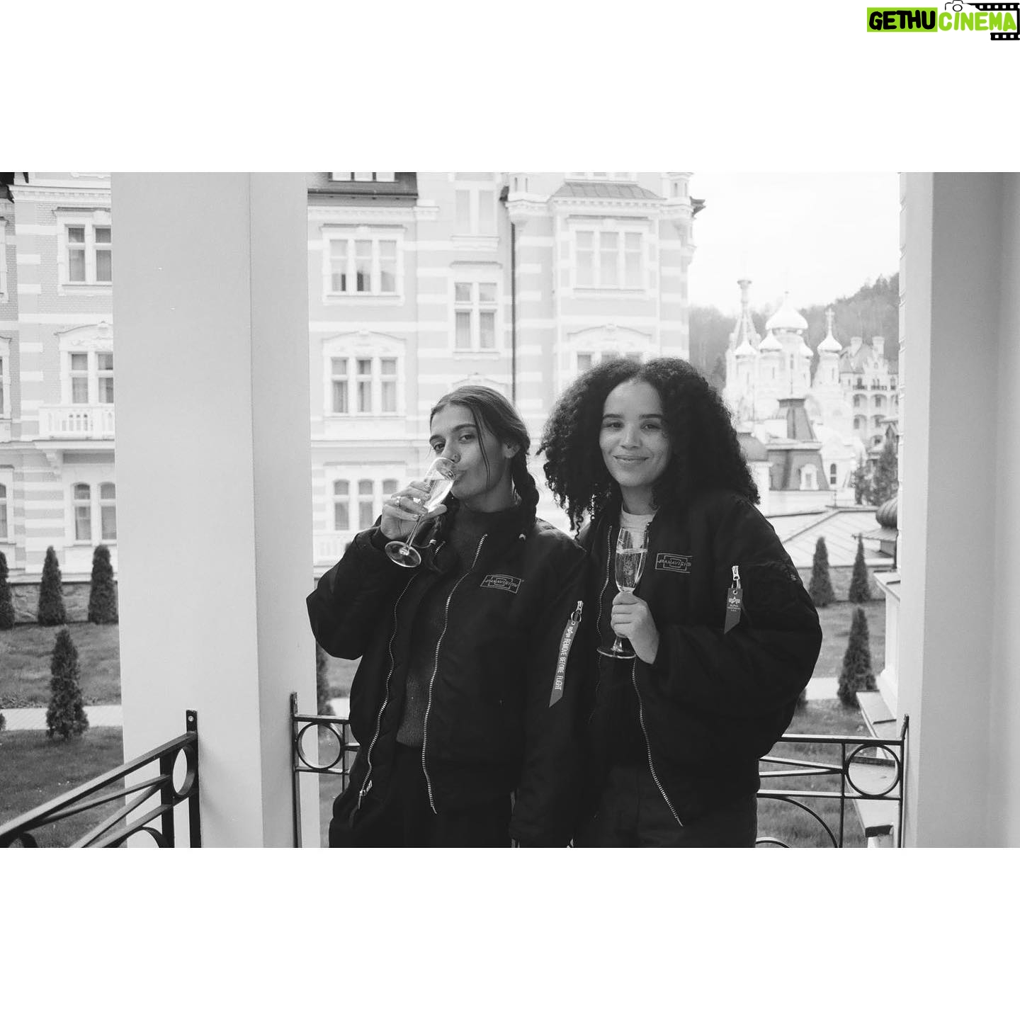Madeleine Madden - 4.5K Likes - Karlovy with my darlings
Shot by @sibelameti 💕