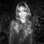 Madeleine Arthur Instagram - merry & bright 📸 @gregwilliamsphotography