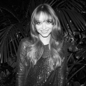 Madeleine Arthur Instagram - merry & bright 📸 @gregwilliamsphotography