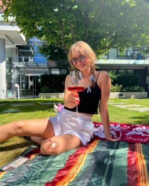 Madeleine Arthur Instagram - modrn rt