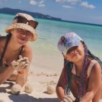 Madeleine Humphries Instagram - Sand balls fights = happy girls 🤍 @solenn