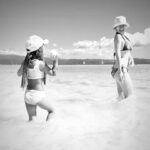 Madeleine Humphries Instagram - Sand balls fights = happy girls 🤍 @solenn