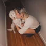 Madeleine Humphries Instagram – Puppy love 🤍 #earlthegirl 

#notmydogwishshewas

📸 @emerson_basco