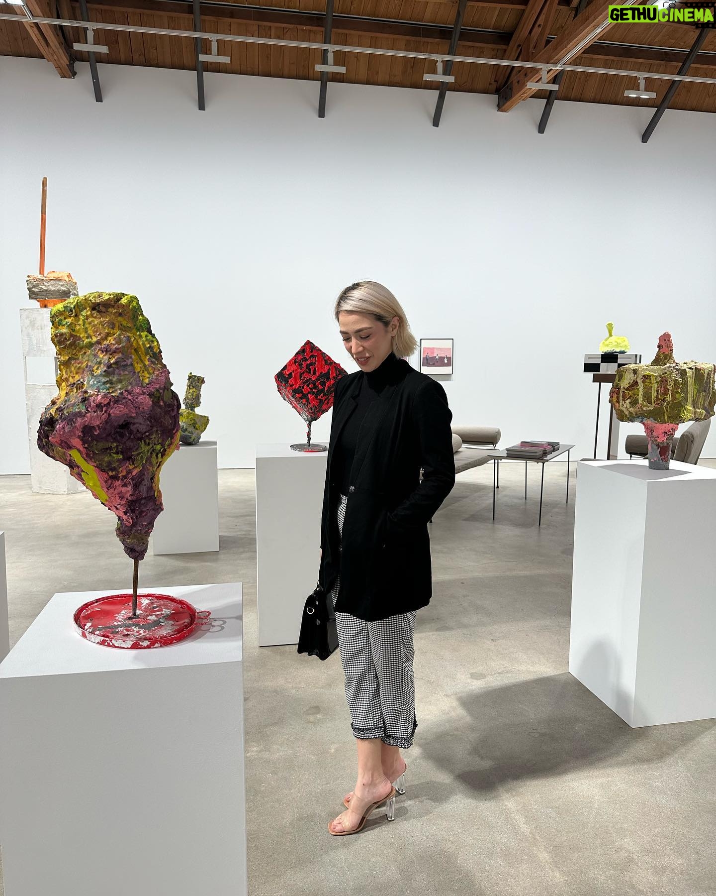 Madeleine Humphries Instagram - Had the privilege of explore @davidzwirner Los Angeles gallery featuring works by Austrian artist Franz West (1947-2012). Which ranges from sculptures, works on paper, installations, as well as interactive pieces. Dated from 1970s-early 2000s. Thank you for inviting me to your newly opened LA gallery. I look forward to frequenting the space and look forward to your expansions come next year. Come check out beautiful Franz West’s exhibition which will be up till Dec. 16th!