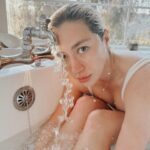 Madeleine Humphries Instagram - C’est pas sérieux…. 🛁 📸 @ilomiloooo