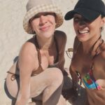 Madeleine Humphries Instagram - Sand balls fights = happy girls 🤍 @solenn