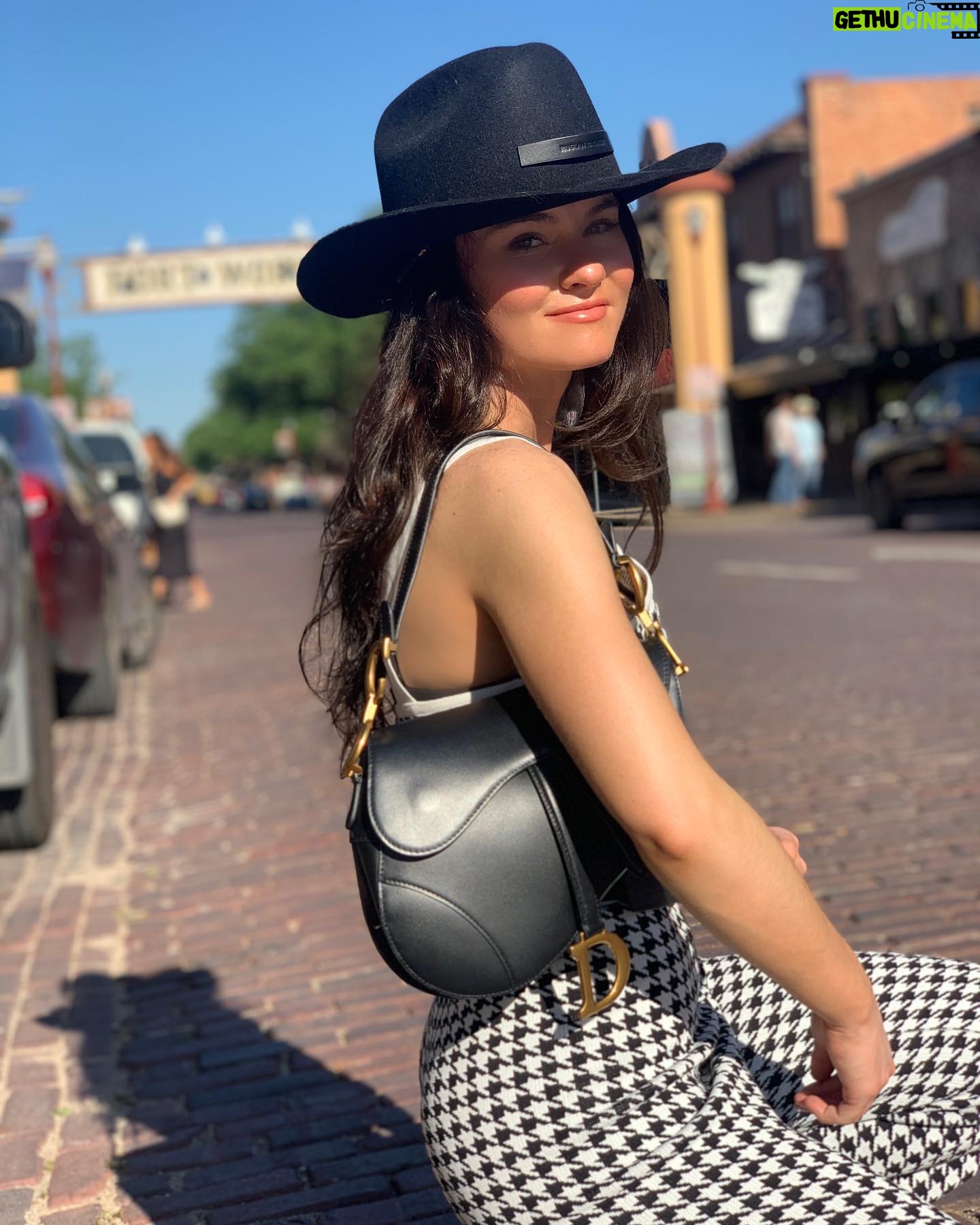 Madeline Carroll - 3.9K Likes - {Insert Cowboy emoji}