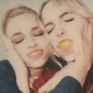 Madeline Brewer Instagram - film phone fun friends family ireland!!!!! 🍀