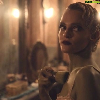 Madeline Brewer Instagram - mfw it’s sunday and you haven’t watched episode 6 of #ShiningGirls yet ????? 😛💚