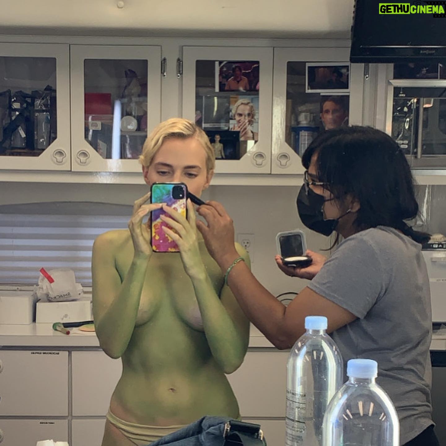 Madeline Brewer - 5.5K Likes - no spoilers of course ! just me n Minnie, the loveliest & kindest makeup maven!!
❇️❇️❇️❇️❇️
see you Friday 5/20 #ShiningGirls