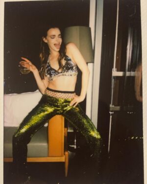 Madeline Brewer Instagram - 20s farewell tour has concluded 
thank u to everyone who helped me ring in a new decade with LOTS of glitter 
i love being alive. i wake up every day with a sense of promise about the day and where i fit in it. i haven’t always felt this way and i am so grateful to be here. i love the friends i’ve made in these 30 years and i can’t wait to know them all for another 30  more.