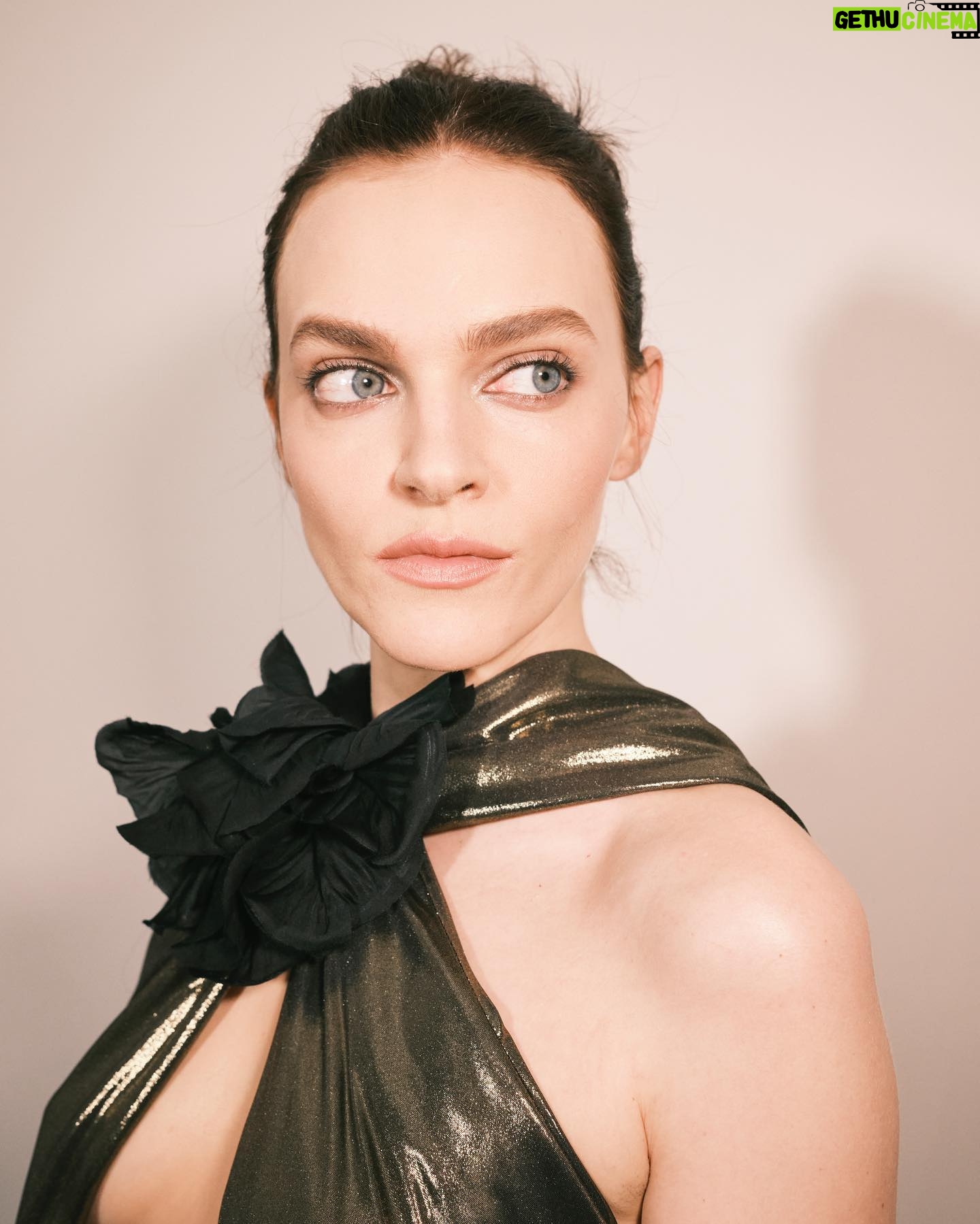 Madeline Brewer - 4.7K Likes - @vanityfair #oscars 🖤
