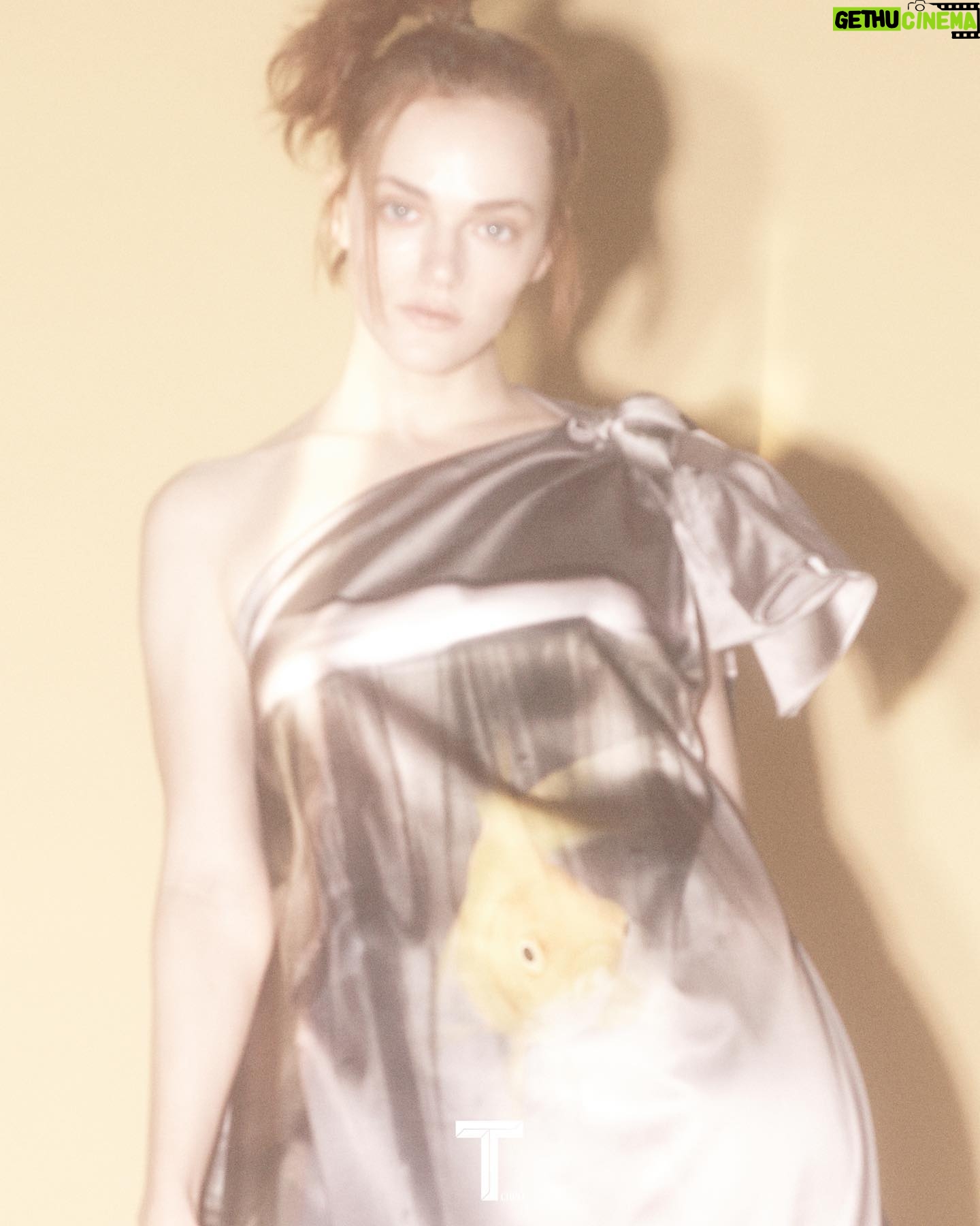 Madeline Brewer Instagram - water creature @jw_anderson @jonathan.anderson feature for @tmagazinechina π¦ shot by @markluckasavage & styled by @millermode π¦ makeup by @ginakanemakeup & hair by @dayaruci π @isa_mascarenas @alex.schack π¦¦