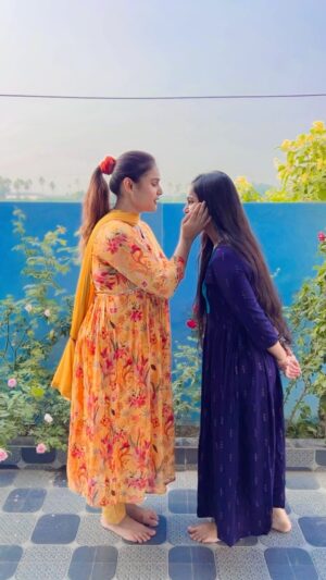 Madhu Reddy Instagram - Jai Ballayya 🔥 father love ❤️ 
Dress : @missammacollections2023 

#trendingreels #trending #balayya #jaibalayya💪 #viralreels #reelsfeelit #reels #reelsfeed #trending #trend #instagram #insta #viralvideo #telugu #teluguactress #srileela
