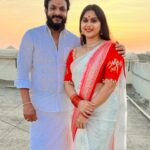 Madhu Reddy Instagram - Happy Family ❤️😘 @purvikaareddy @madithatikrishnakishore #instagram #insta #viralpost #family #familylife #familytime #familyfirst #picoftheday #viralposts #telugu #teluguactress #hyderabad #photooftheday #photoeveryday #treditional #trend #trendingnow #trend #festival #festivallife