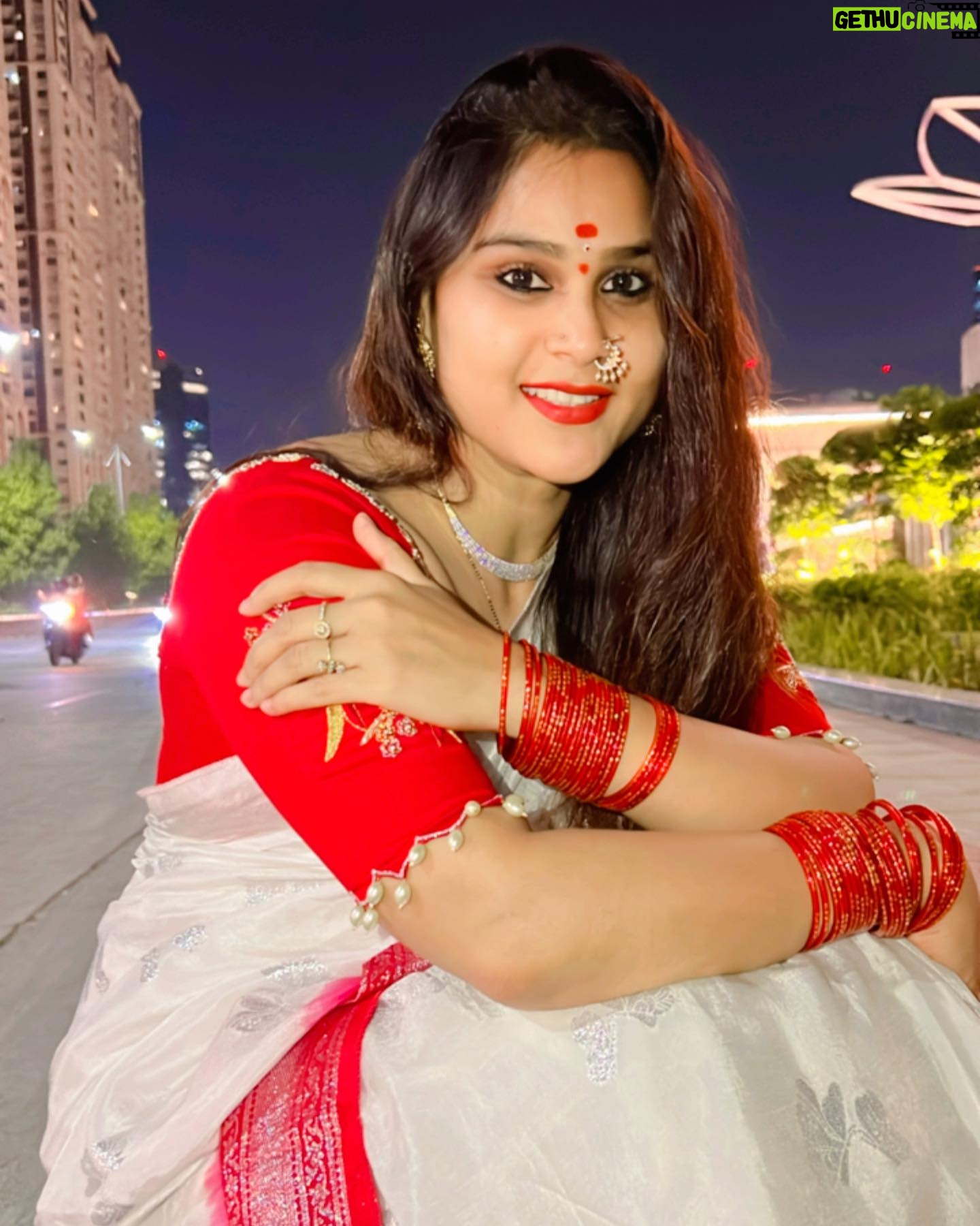 Madhu Reddy Instagram - Happy Sunday ❤️ @purvikaareddy Mother & daughter outfits @suhaicollections Stiching work @pravallis_boutique #instagram #insta #viral #viralpost #trendingreels #trend #trendingnow #picoftheday #photooftheday #photoeveryday #sareelove #sareelovers #sareefashion #treditional #telugu #teluguactress #telugusongs
