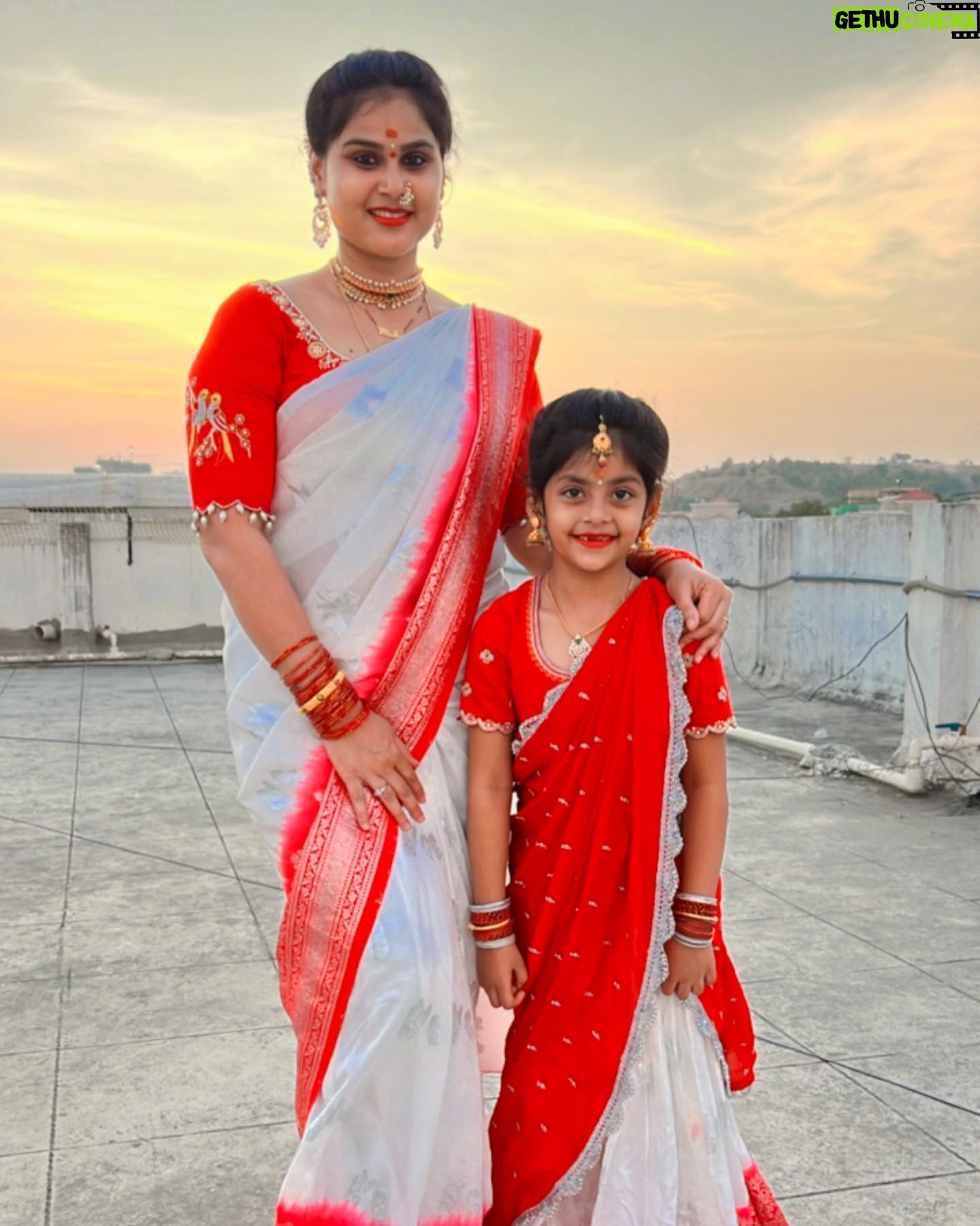 Madhu Reddy Instagram - Happy Sunday ❤️ @purvikaareddy Mother & daughter outfits @suhaicollections Stiching work @pravallis_boutique #instagram #insta #viral #viralpost #trendingreels #trend #trendingnow #picoftheday #photooftheday #photoeveryday #sareelove #sareelovers #sareefashion #treditional #telugu #teluguactress #telugusongs