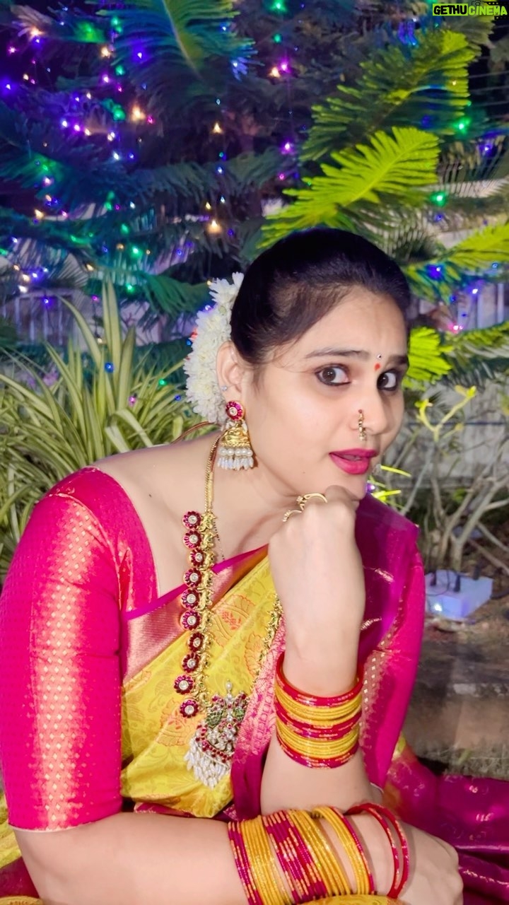 Madhu Reddy Instagram - Priyatama nivachata kusalama😘 Saree @missammacollections2023 #instagram #insta #reels #reelsinstagram #reelsviral #reelsinsta #reelslovers #trendingreels #songs #expression #expressions #viral #viralreels #trendingreels #trend #trendingnow #reelsfeelit #reelsfeed #reelsfeelit❤️#balasubramaniam #singers #