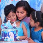 Madhu Reddy Instagram - Love u chitti talli❤️ @purvikaareddy Photography @bheemesh_6 #instagram #insta #reels #feed #reelsinsta #reelslovers #mother #motherlove #motherdaughter #motherlife #happy #happylife #feelings #viral #viralreels #viralinstagram #happyfamily #instareels #reelstrending #telugu #telugusongs #telugumovies