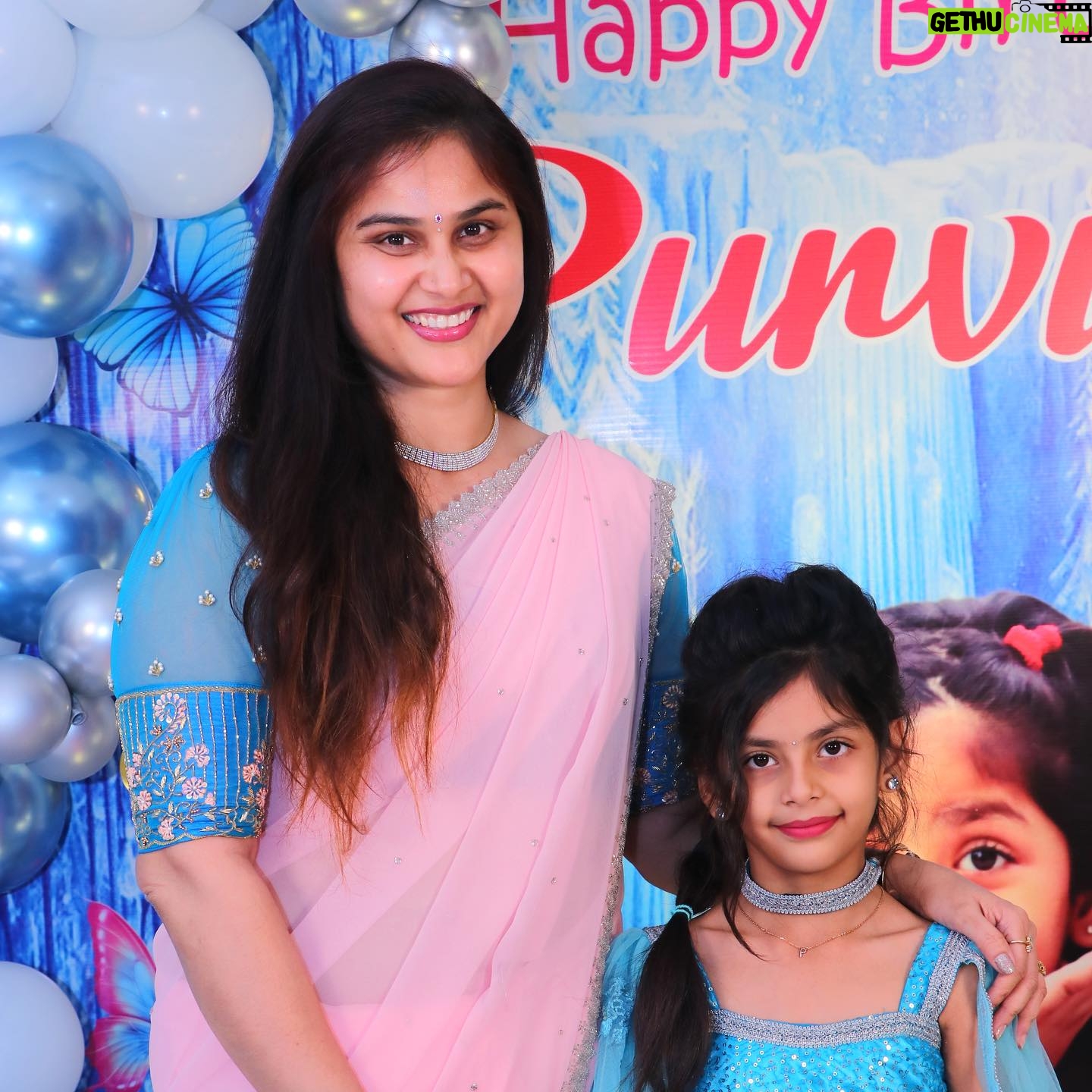 Madhu Reddy Instagram - Love u chitti talli❤️ @purvikaareddy Photography @bheemesh_6 #instagram #insta #reels #feed #reelsinsta #reelslovers #mother #motherlove #motherdaughter #motherlife #happy #happylife #feelings #viral #viralreels #viralinstagram #happyfamily #instareels #reelstrending #telugu #telugusongs #telugumovies
