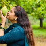Madhu Reddy Instagram - Mangos Antee oka Emotion🫣 #instagram #insta #viral #post #viralpost #trendingnow #trend #mangos #season #emotion #mangoseason #village #viralposts