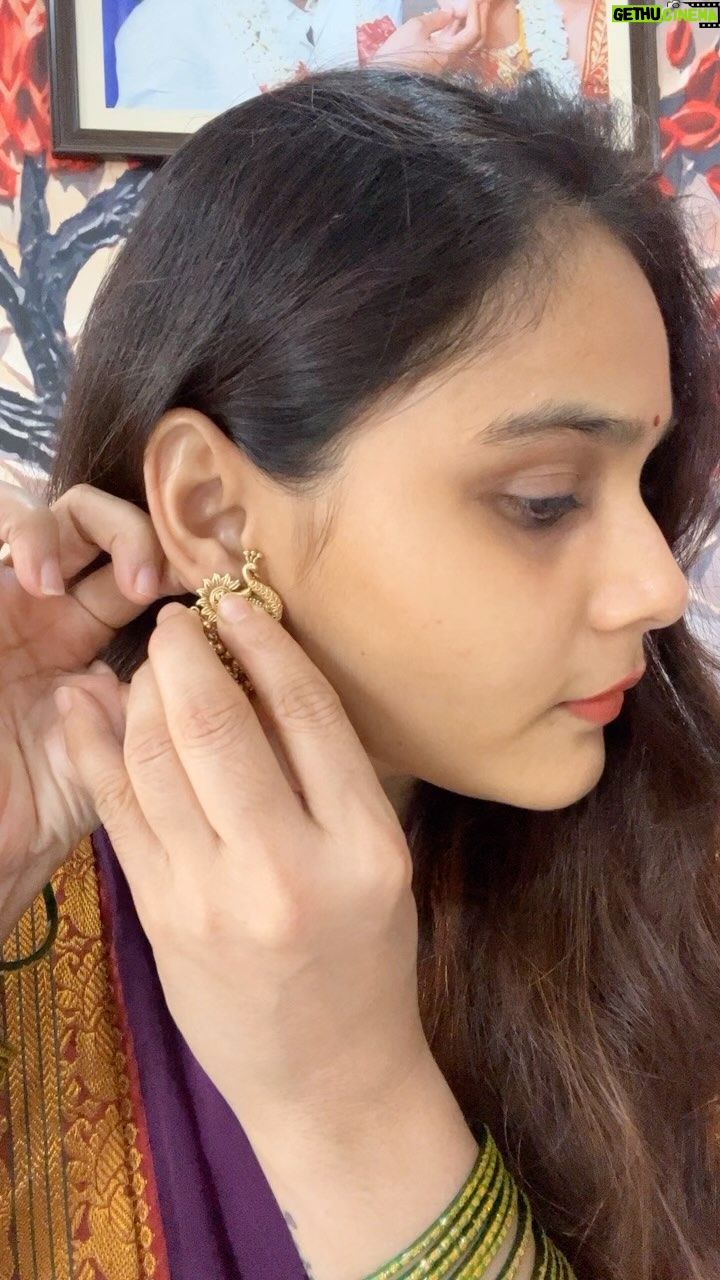 Madhu Reddy Instagram - Lyrics Bagunayi kadhaa😘 @yamini.e.r #instagram #insta #reelsinstagram #reels #reelsindia #reelsviral #reelsinsta #reelslovers #treding #treditional #feel #reelsfeelit #reelsfeed #yamini #green #greenary #greenary🌿 #naturephotography #nature #naturelover #viralreels #viral #viralposts #feelgood #feelgoodmusic #feelgoodmotherhood