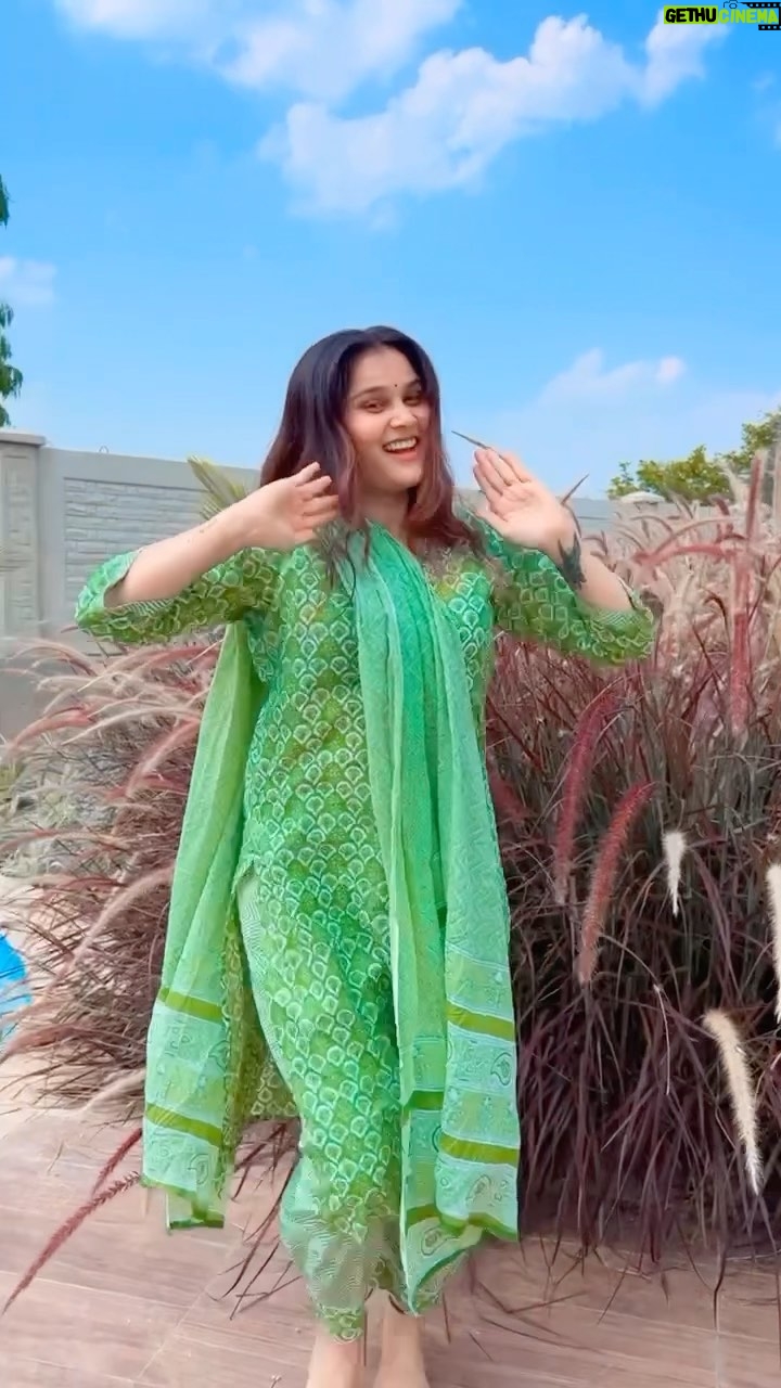 Madhu Reddy Instagram - Now trending 🤗 dress @missammacollections2023 #badshah #madhana #trending #reelsinstagram #reelsindia #reels #reelsviral #reelsinsta #madhana #trend #trendingreels #reelsfeelit #reelsfeed #dance #bolywood #bolywoodsong #feed #feedfeed