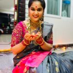 Madhu Reddy Instagram - Andariki Dipawali Subhakankshalu 🪔 Blouse @pravallis_boutique Saree @missammacollections2023 #instagram #insta #diwali #diwalivibes✨ #diwali2023 #festival #festivaloutfit #festivalseason #treditional #treditionallook❤️ #viral #trending #picoftheday #photographer #viralpost #viralposts #madhureddy_official #diwalirangoli