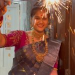 Madhu Reddy Instagram - Andariki Dipawali Subhakankshalu 🪔 Blouse @pravallis_boutique Saree @missammacollections2023 #instagram #insta #diwali #diwalivibes✨ #diwali2023 #festival #festivaloutfit #festivalseason #treditional #treditionallook❤️ #viral #trending #picoftheday #photographer #viralpost #viralposts #madhureddy_official #diwalirangoli