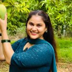 Madhu Reddy Instagram - Mangos Antee oka Emotion🫣 #instagram #insta #viral #post #viralpost #trendingnow #trend #mangos #season #emotion #mangoseason #village #viralposts