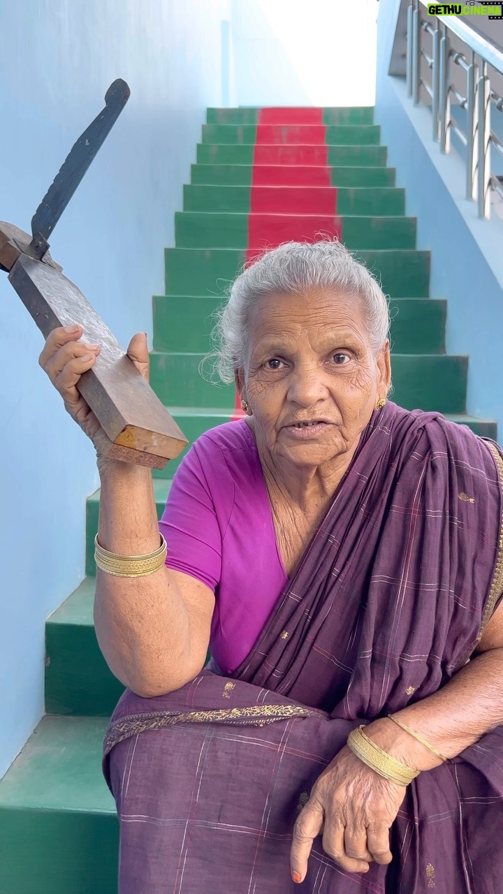 Madhu Reddy Instagram - Ammama Dailouges rocks Vesukondi Balayya fans likes 😎 I love my Ammama @balayyababu_official #instagram #insta #viralvideos #viral #balayya #balayyababu #madhureddy_official #balayyadailouges #jaibalayya #jaibalayya💪 #dailougs #telugu #teluguactress #telugumovie #telugucomedy #telugutrolls #telugureels #ammama #happy #village #villagelife