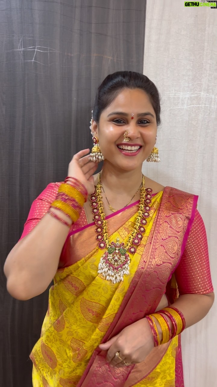 Madhu Reddy Instagram - Batukamma celabrations 💐Saree @missammacollections2023 #instagram #insta #viral #viralreels #viralreel #batukamma #celebration #batukammasongs🌼💮🏵️ #batukammafestival #hyderabad #trendingreels #trend #trendingsongs #sareelove #sareelover #sareecollection #festival #reelsfeelit #reelsfeed #reelsinsta