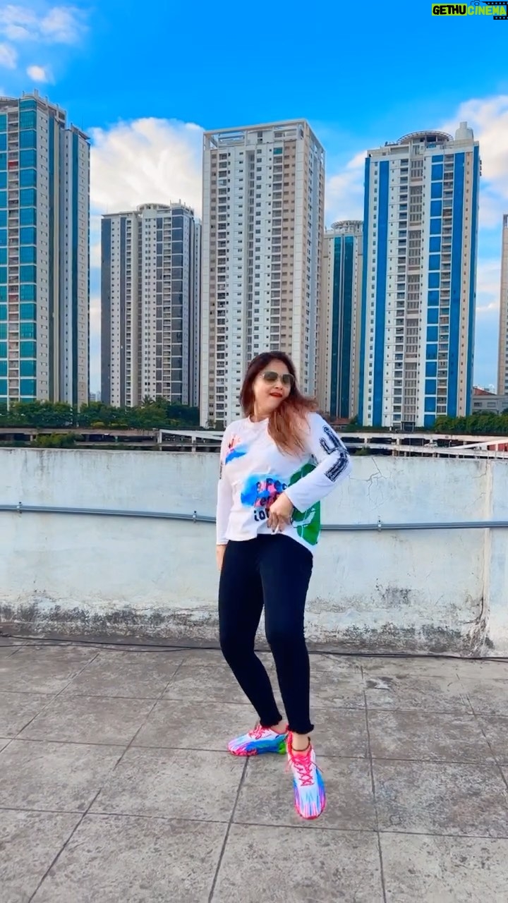 Madhu Reddy Instagram - Ramayya vastavayya🔥 now trending #jawan #purvikaa #trend #trendingreels #trendingsongs #trendingnow #bolywood #sharukkhan #sharukh #nayanatara #viral #bolywood #reelsfeelit #reels #reelsfeelit #reelsviral #reelsinsta #reelslovers #jawanmovie #jawan #reach #music #reelsfeed #viralinstagram
