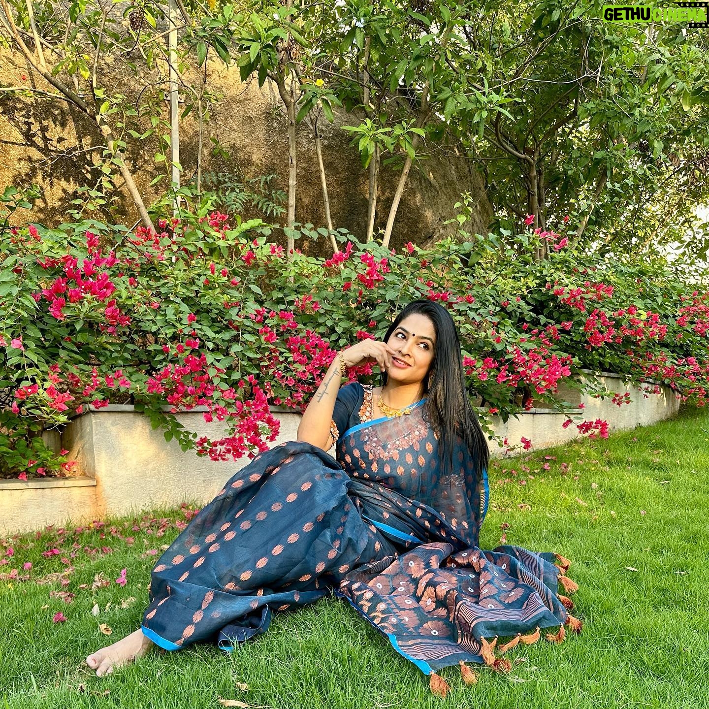Madhumitha Instagram - Saree smile = you melt 💙 #saree. PC @sai_akhil_anubolu