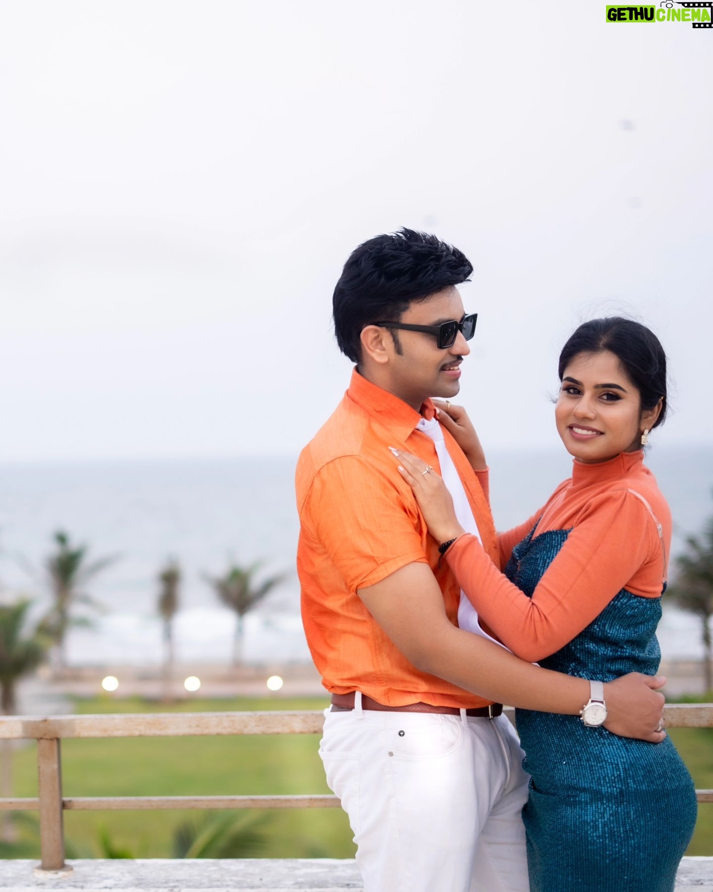 Madhumitha - 3.9K Likes - Anbe Vaa 🤍🤍🤍
#anchor#actor#azhar#as#mgr#bigfan#of#mgrsongs#with#madhumithaillayaraja#suntv#vijaytv
Pics : @didit.clickyourmoments
Manager : @i__am__monty