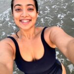 Madhuri Braganza Instagram - Don’t catch feelings, catch waves.🥰🌊🌅 #beachbum #happyplace #madtravels #madtimes #GoaTimes #sunset #sunsetlovers #catchingwaves #myhappyplace #goalove