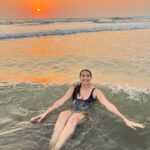 Madhuri Braganza Instagram - Don’t catch feelings, catch waves.🥰🌊🌅 #beachbum #happyplace #madtravels #madtimes #GoaTimes #sunset #sunsetlovers #catchingwaves #myhappyplace #goalove
