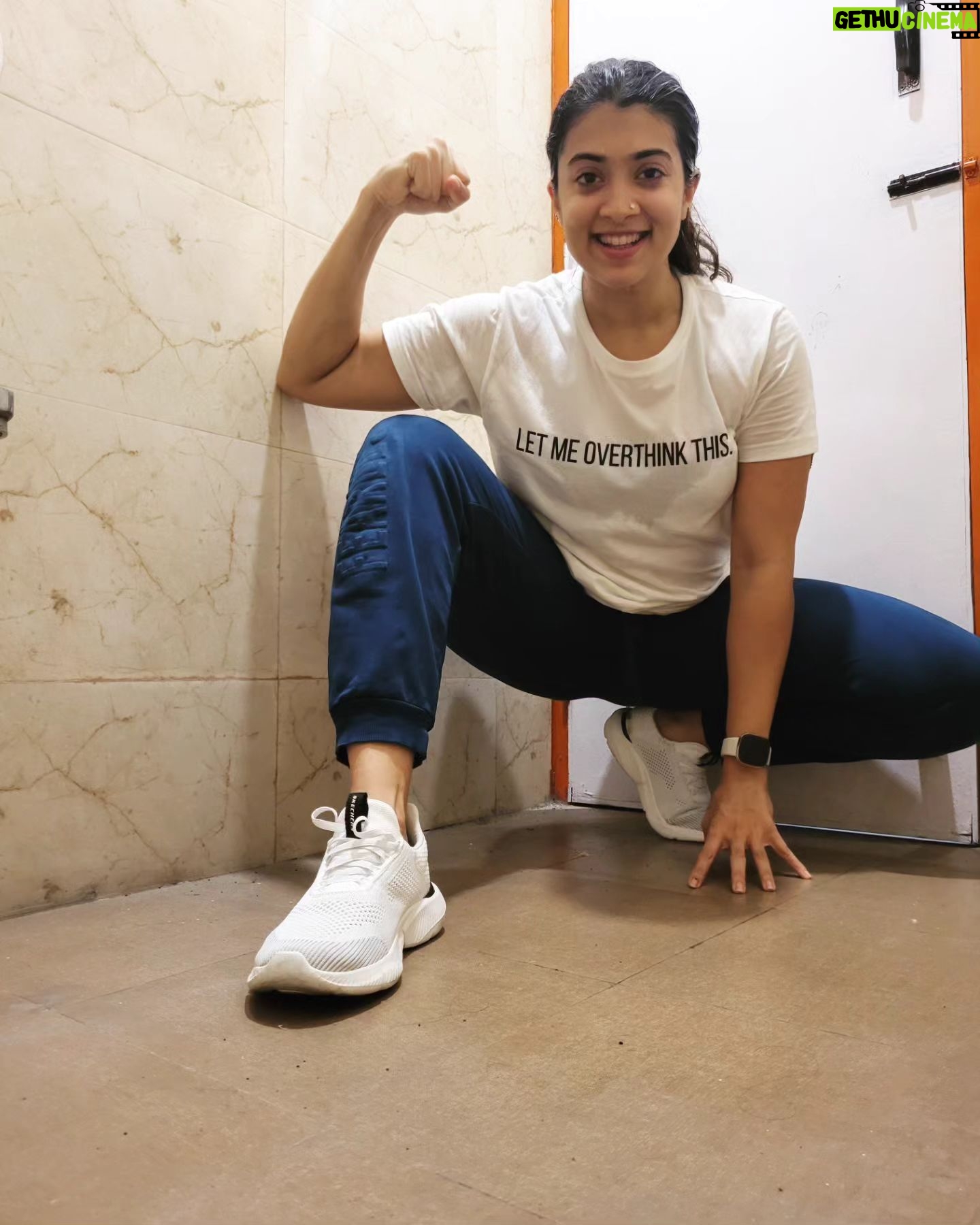 Madhuri Braganza Instagram - I love this T, but I most definitely did not overthink this shoot I did for myself in the bathroom post my workout.πͺπΌπ
. . . #endorphins #ranoutofpictures #iclearlymissshooting #makelifefun #postworkoutglow #funstuff #nomakeup #unedited #sweaty #selfshot #sweatymads #blameitontheendorphins #theendorphinsgotme