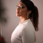 Madhuri Braganza Instagram – A quick shoot in the Kingdom a few months ago with the A-team mentioned below.🥰 
Also posting at random times to check the algorithm. Lol
📸 @ineshartistry 
💄 @slaywithpri 
😴 @wwhyjjj 
.
.
#editorial #makeup #experimentalmakeup #slaywithpri #funstuff #londondays #favedays #poserforlife #indoorphotography #outdoorshots #makeupshots #sideprofile #white #simplicity #actorposes #lighting #lightandshadow #shadowplay #imissshooting