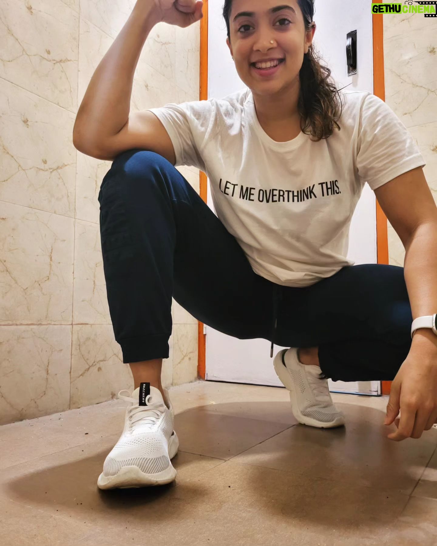 Madhuri Braganza Instagram - I love this T, but I most definitely did not overthink this shoot I did for myself in the bathroom post my workout.πͺπΌπ
. . . #endorphins #ranoutofpictures #iclearlymissshooting #makelifefun #postworkoutglow #funstuff #nomakeup #unedited #sweaty #selfshot #sweatymads #blameitontheendorphins #theendorphinsgotme