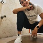Madhuri Braganza Instagram - I love this T, but I most definitely did not overthink this shoot I did for myself in the bathroom post my workout.💪🏼😅 . . . #endorphins #ranoutofpictures #iclearlymissshooting #makelifefun #postworkoutglow #funstuff #nomakeup #unedited #sweaty #selfshot #sweatymads #blameitontheendorphins #theendorphinsgotme