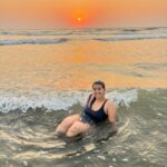 Madhuri Braganza Instagram - Don’t catch feelings, catch waves.🥰🌊🌅 #beachbum #happyplace #madtravels #madtimes #GoaTimes #sunset #sunsetlovers #catchingwaves #myhappyplace #goalove